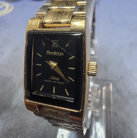 Armitron Ladies - Picture 2 of 7